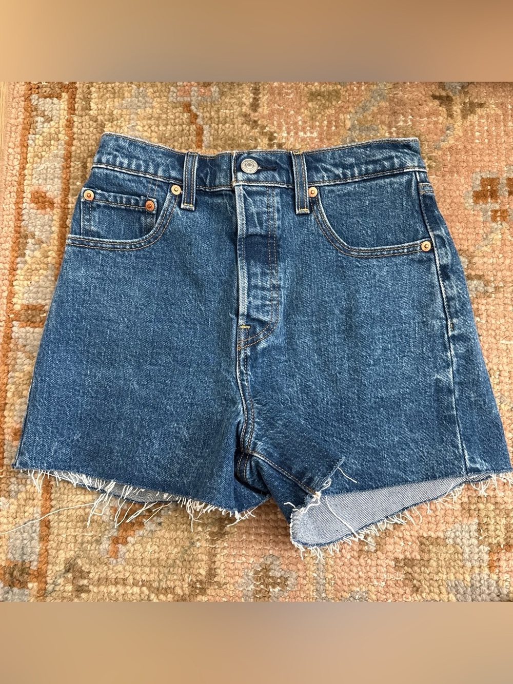 NWT Levi’s Ribcage Shorts 25